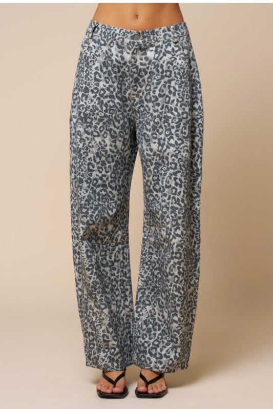 Pre Orde ETA 9/21 Leopard Grey Jean