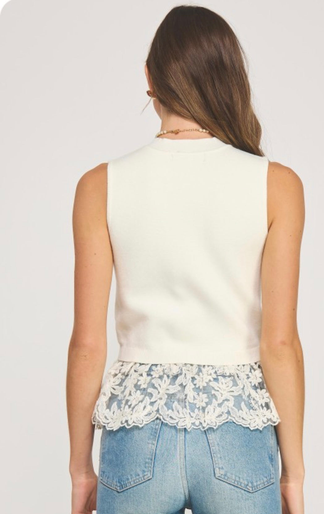 Lace sleeveless knit top